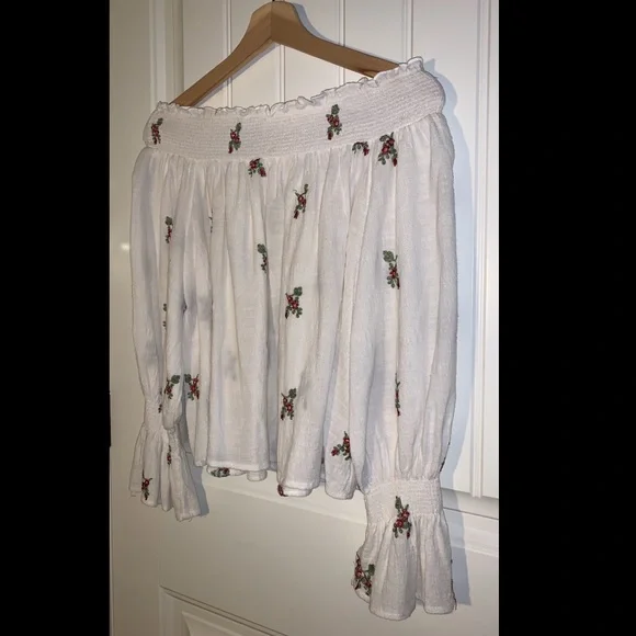 Off the shoulder. - Picture 2 of 2